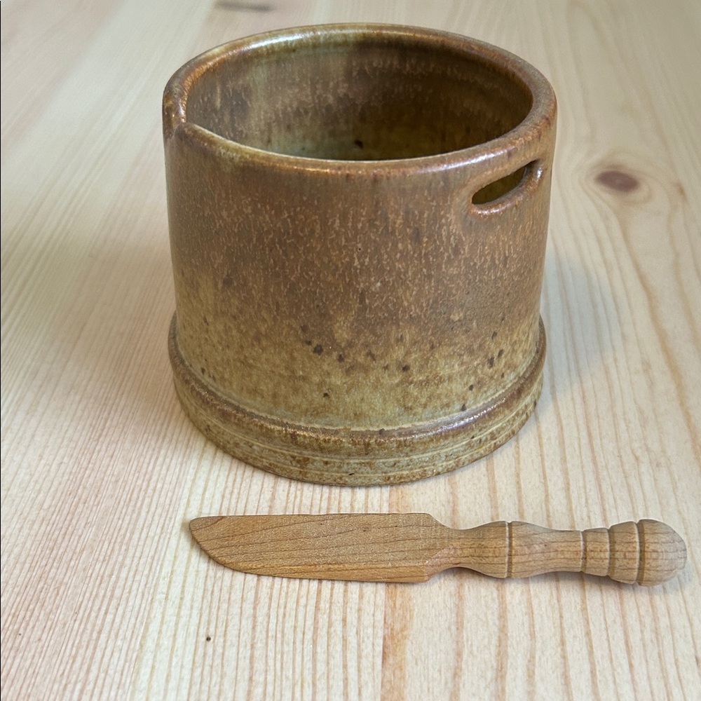 Studio art butter/pate pot.
